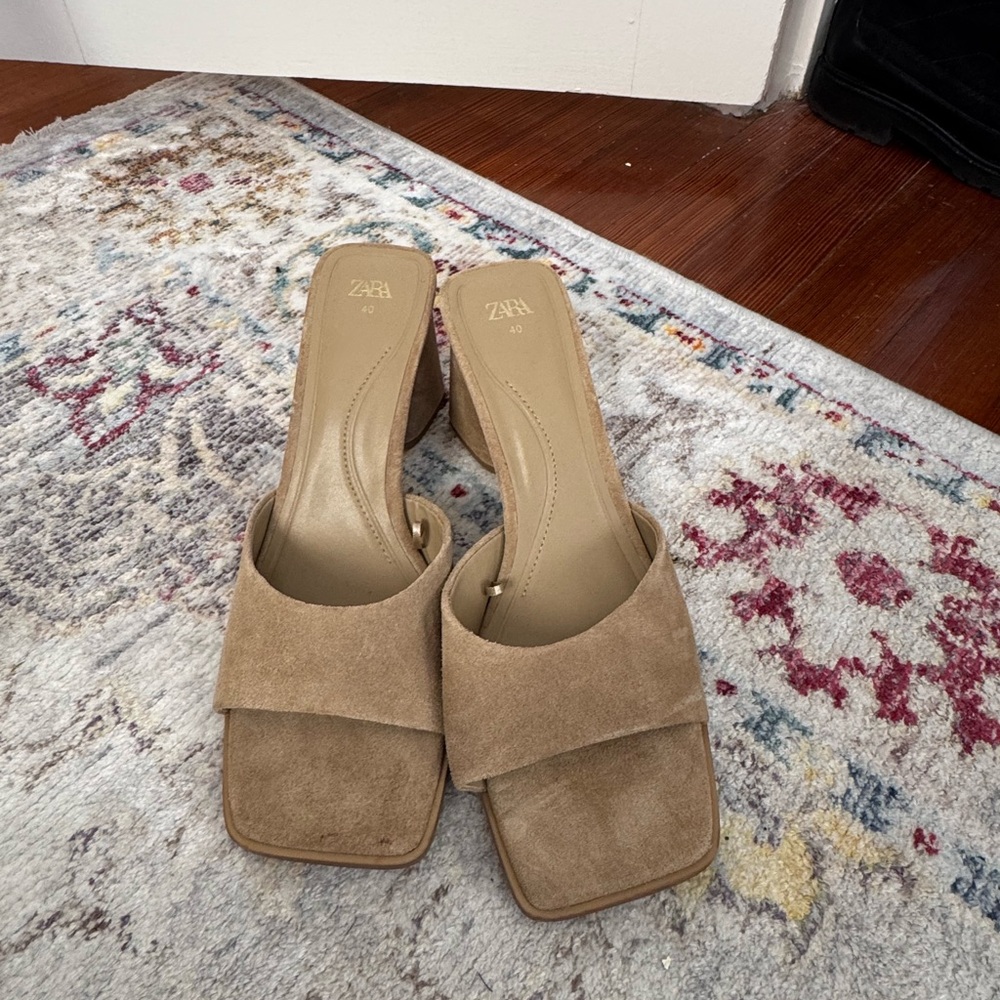 NWOT Zara Women's Beige Suede Mules